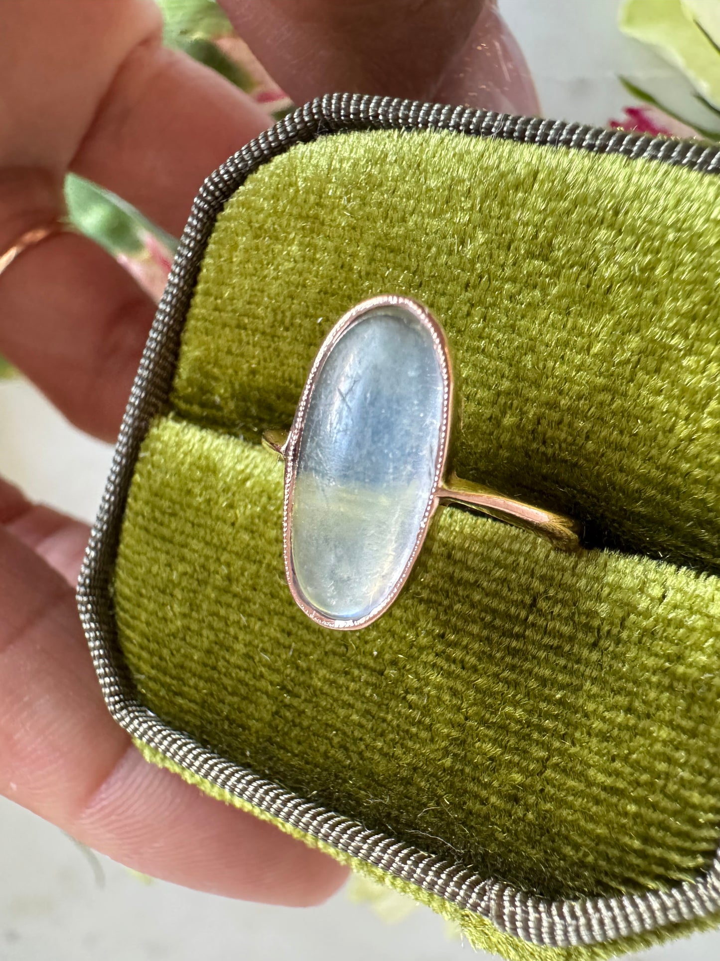 Antique 9ct Gold Oval Moonstone Ring