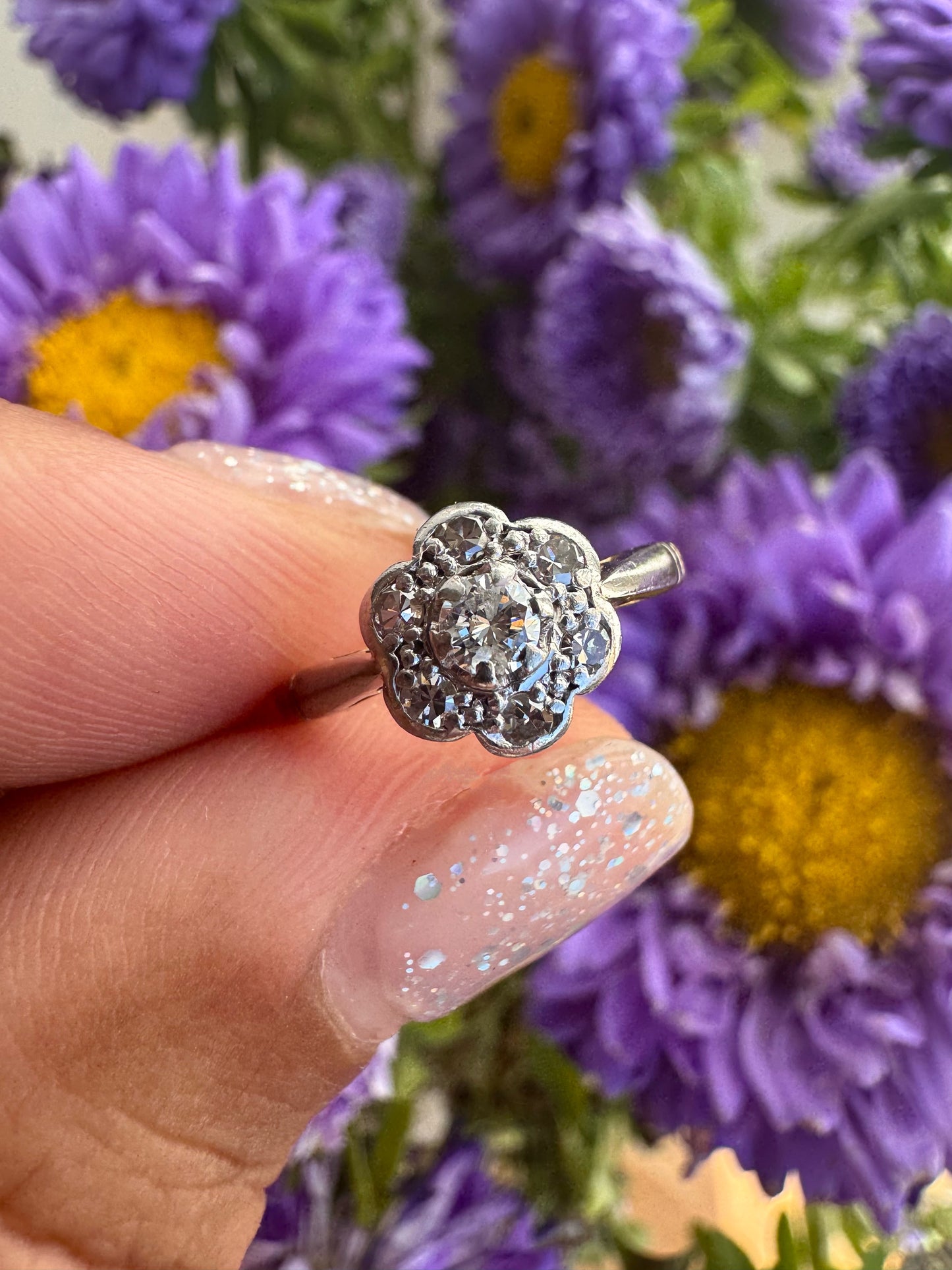 18ct Diamond Daisy Ring