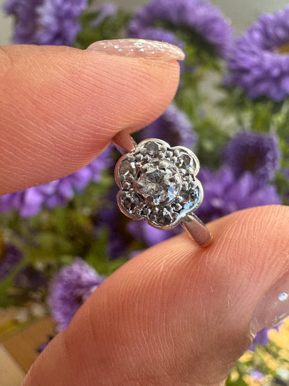 18ct Diamond Daisy Ring