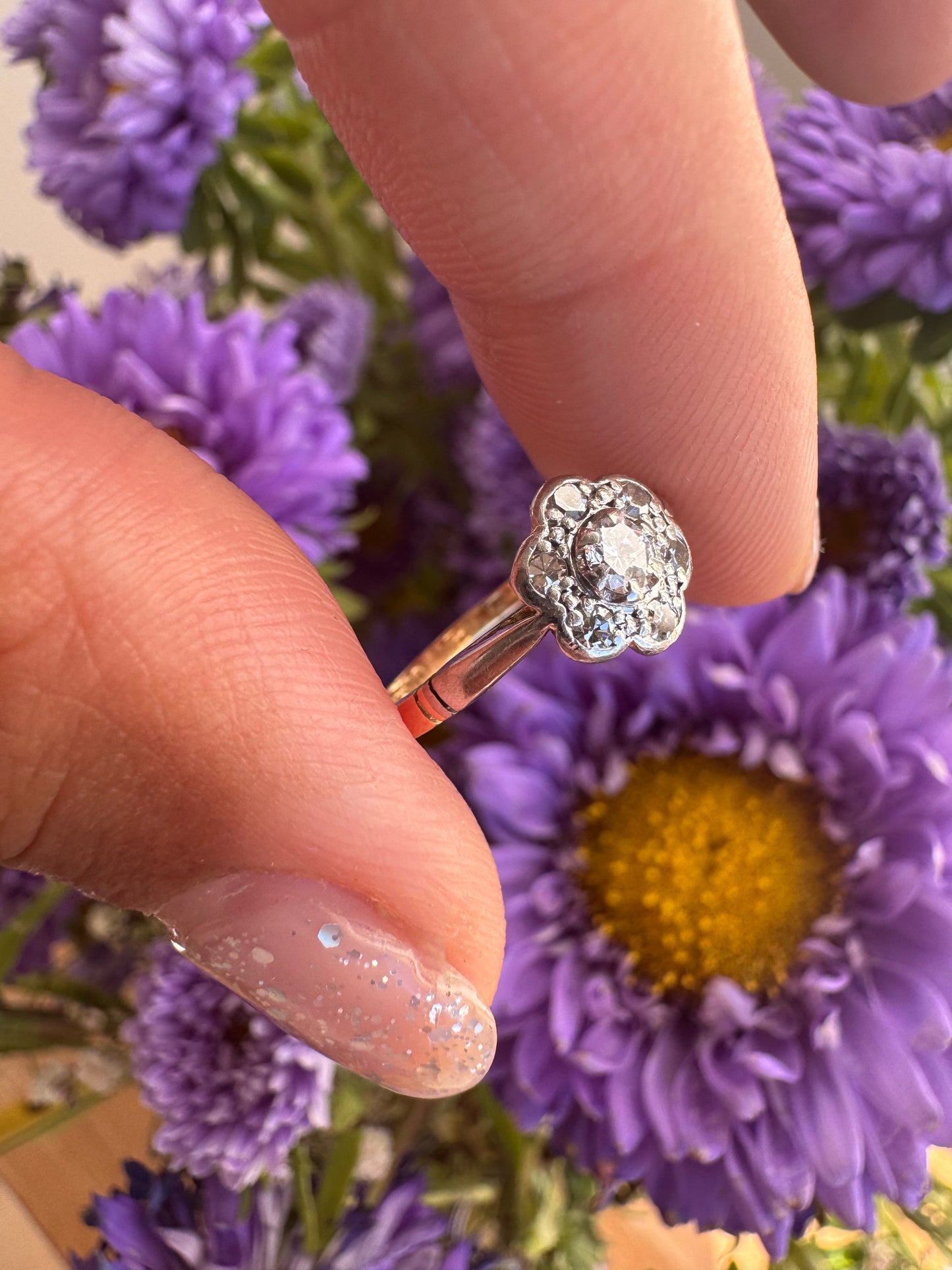 18ct Diamond Daisy Ring