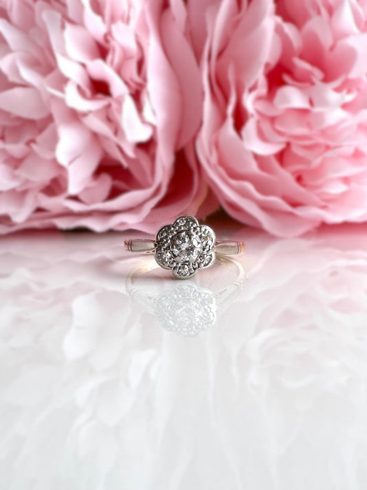 18ct Diamond Daisy Ring