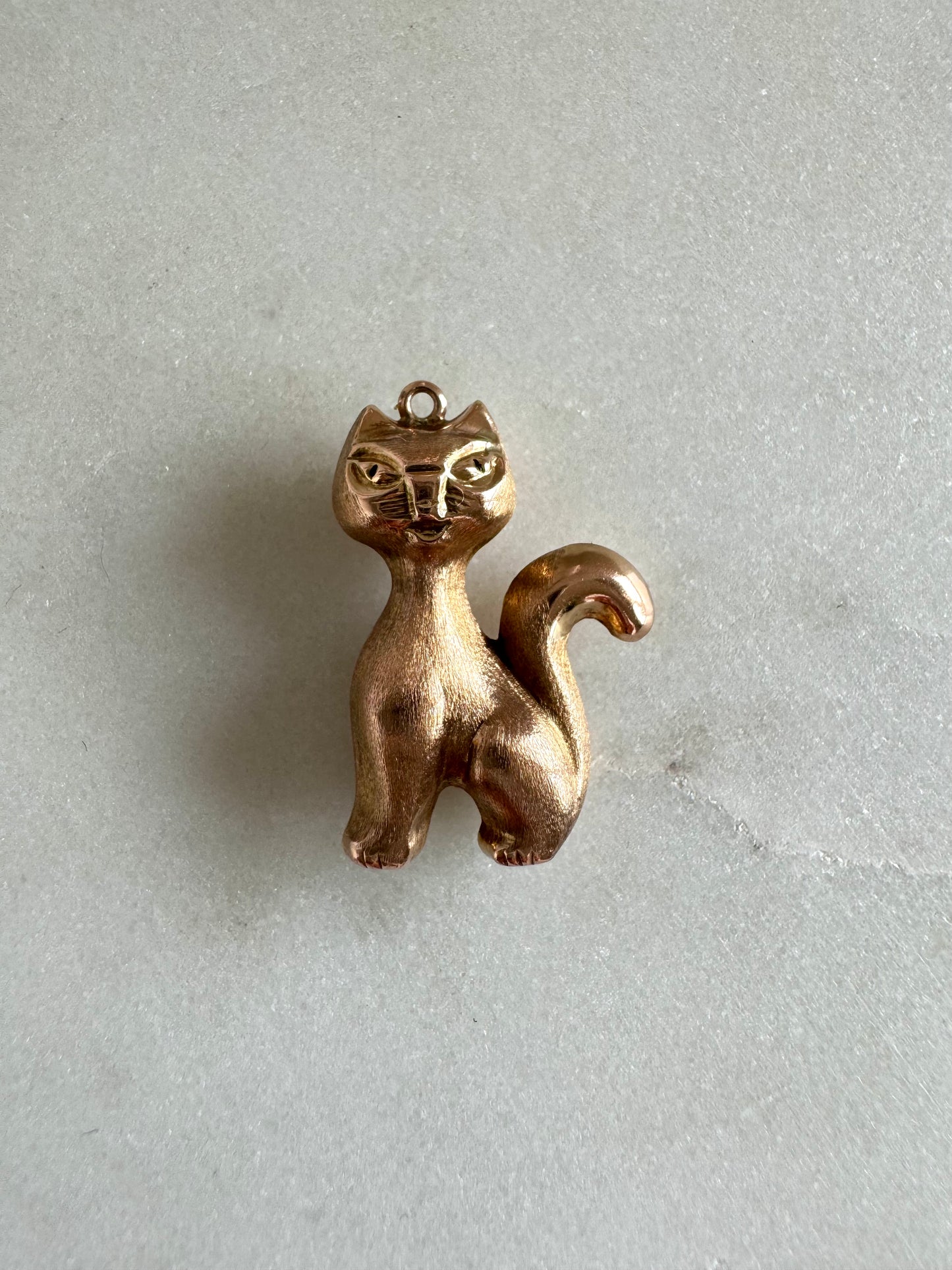 Gold Vintage Sitting Cat Pendant