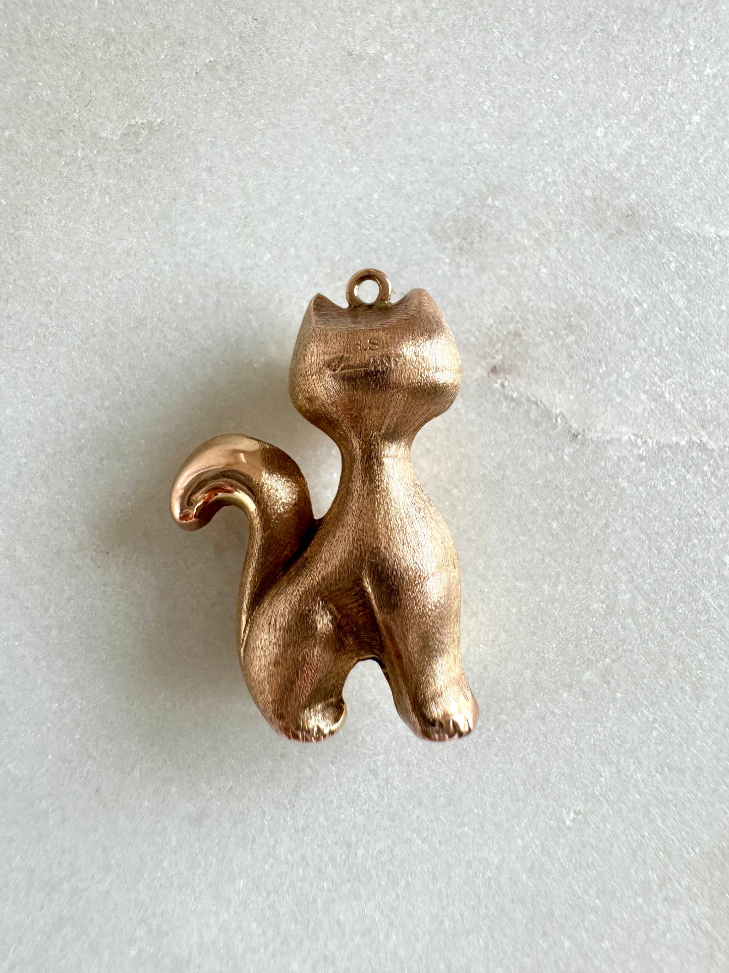 Gold Vintage Sitting Cat Pendant