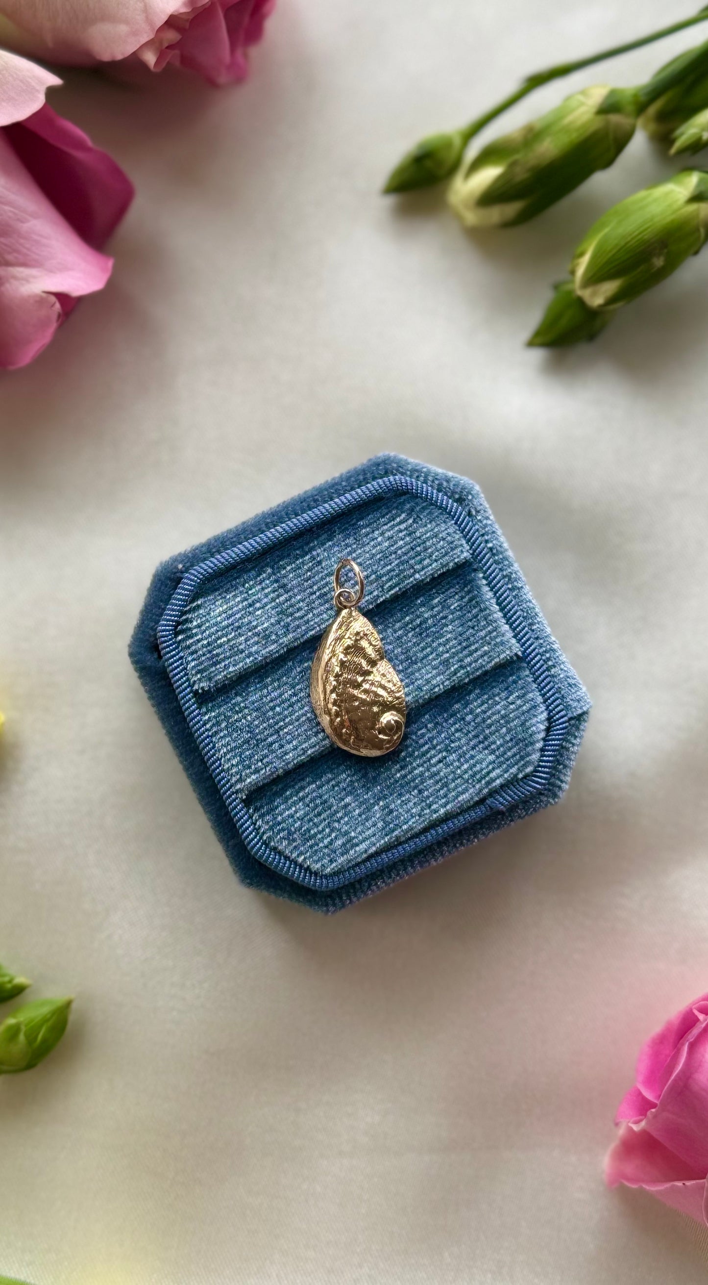 Gold Mussel Shell Pendant